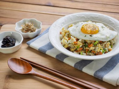 Asya gıda sebze yumurta kızarmış pilav