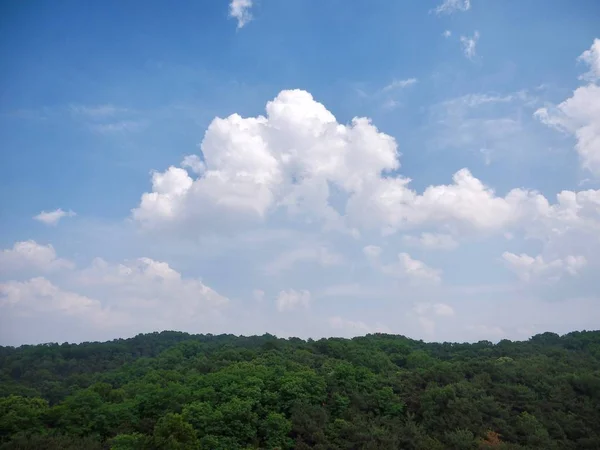 Corea Ciudad Cheongju Con Cielo Despejado Nubes Montañas — Foto de Stock