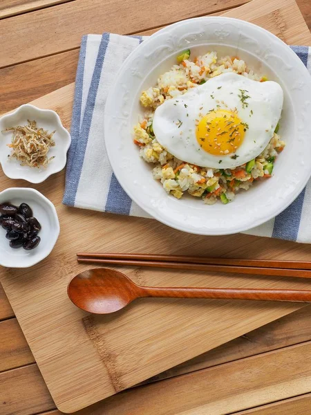 Asya gıda sebze yumurta kızarmış pilav
