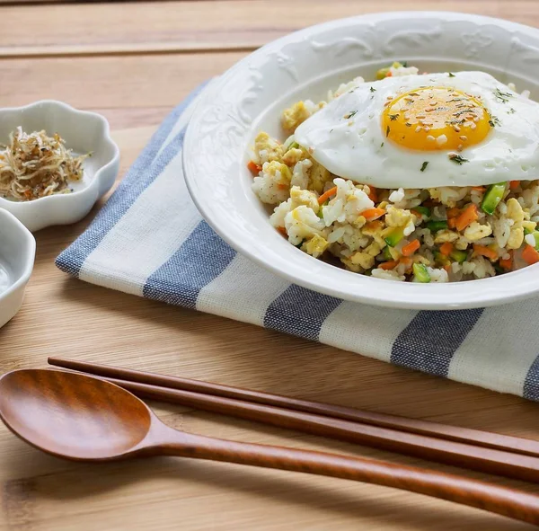 Asya gıda sebze yumurta kızarmış pilav