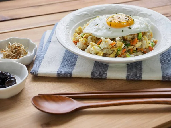 Asya gıda sebze yumurta kızarmış pilav