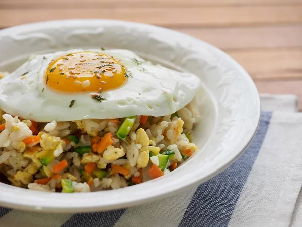 Asya gıda sebze yumurta kızarmış pilav