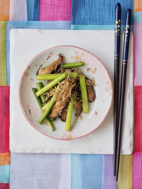 Kore yemeği tavada kızartılmış hamsi