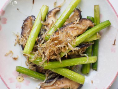 Kore yemeği tavada kızartılmış hamsi