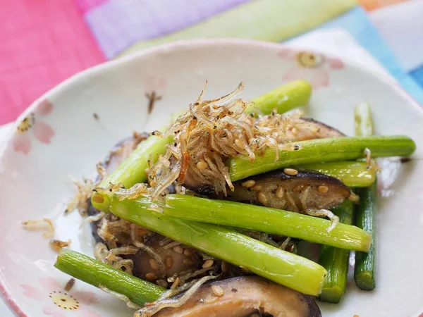 Kore yemeği tavada kızartılmış hamsi