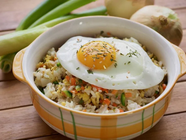Asya gıda sebze yumurta kızarmış pilav