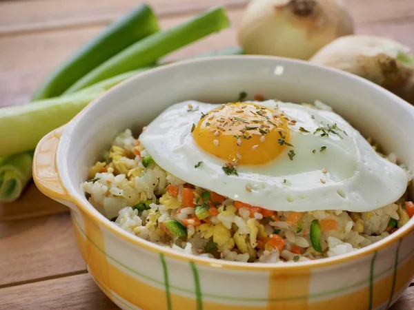 Asya gıda sebze yumurta kızarmış pilav