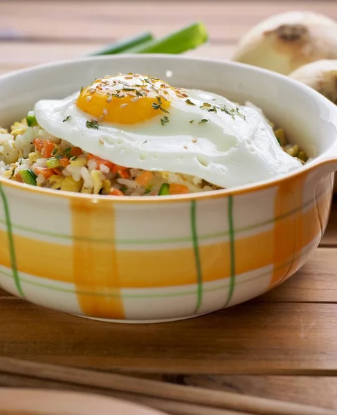 Asya gıda sebze yumurta kızarmış pilav