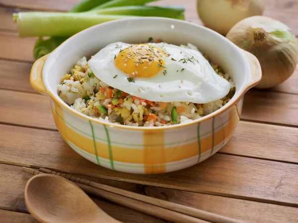 Asya gıda sebze yumurta kızarmış pilav