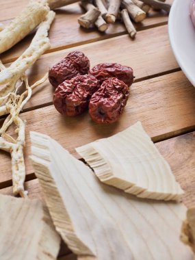 Kore yemeği samgyetang, tavuk soupwithginseng