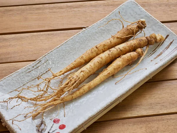 Kore yemeği taze Ginseng, susam
