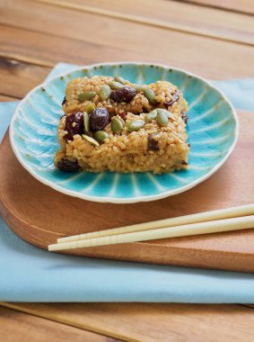 Kore yemeği yagbab, flavoredglutinous ricemixed withhoney