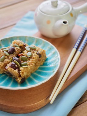 Kore yemeği yagbab, flavoredglutinous ricemixed withhoney