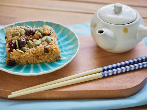 Kore yemeği yagbab, flavoredglutinous ricemixed withhoney