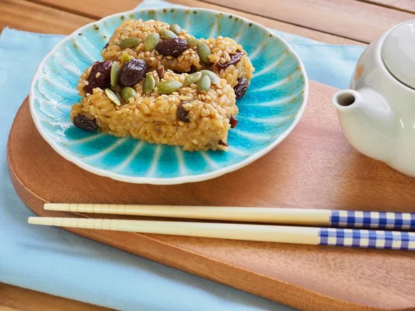 Kore yemeği yagbab, flavoredglutinous ricemixed withhoney