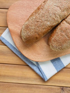 Tam buğday ekmek fırında pişmiş