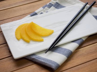 Asya garnitür turşu turp