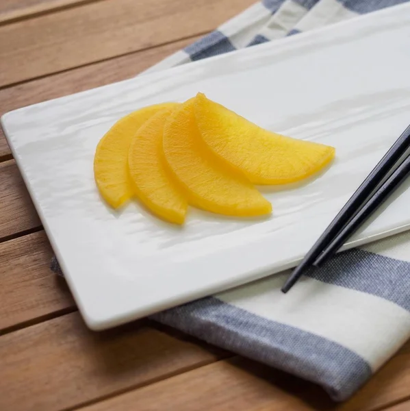 Asya garnitür turşu turp