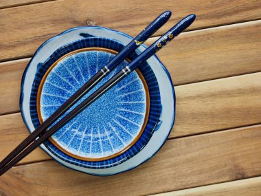 Porselen Kase ve yemek çubukları