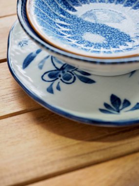 Porselen Kase ve yemek çubukları