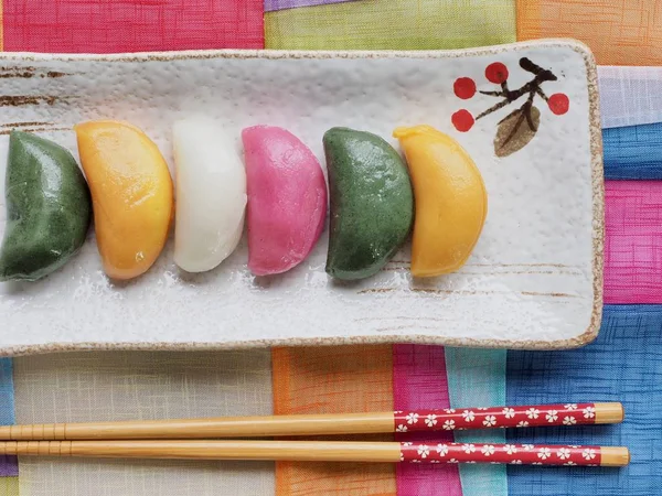 Kore yemeği Songpyeon, yarı moon şeklinde pirinç keki