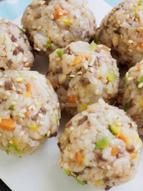 Asya gıda et ve sebze pirinç topları ve turşu turp