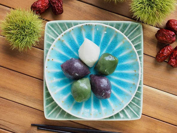 Kore yemeği Songpyeon, yarı moon şeklinde pirinç keki