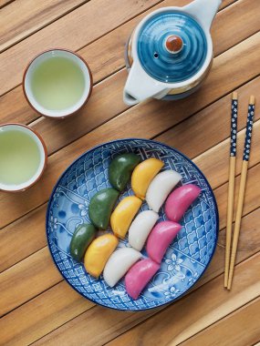 Kore yemeği Songpyeon, yarı moon şeklinde pirinç keki