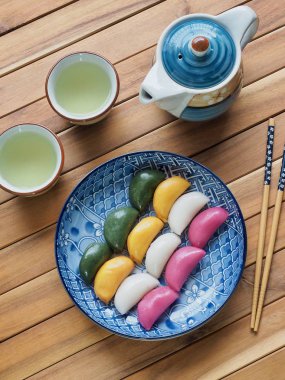 Kore yemeği Songpyeon, yarı moon şeklinde pirinç keki