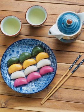 Kore yemeği Songpyeon, yarı moon şeklinde pirinç keki