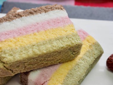 Kore yemeği gökkuşağı pirinç keki ve hünnap