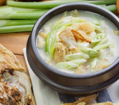 Kore yemeği kurutulmuş kömür balığı çorbası