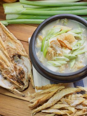 Kore yemeği kurutulmuş kömür balığı çorbası