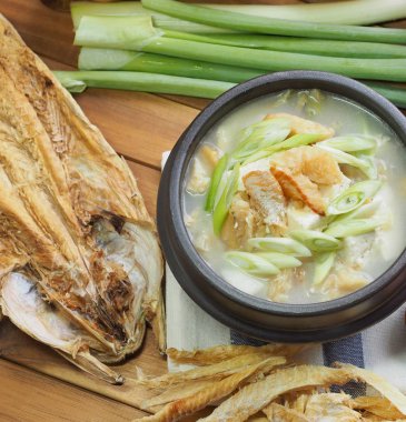 Kore yemeği kurutulmuş kömür balığı çorbası