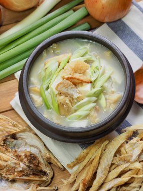 Kore yemeği kurutulmuş kömür balığı çorbası