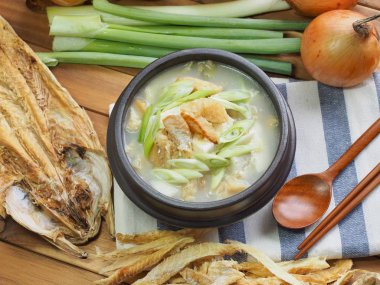 Kore yemeği kurutulmuş kömür balığı çorbası