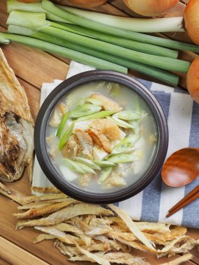 Kore yemeği kurutulmuş kömür balığı çorbası