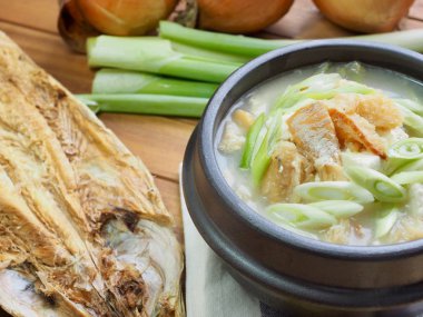 Kore yemeği kurutulmuş kömür balığı çorbası