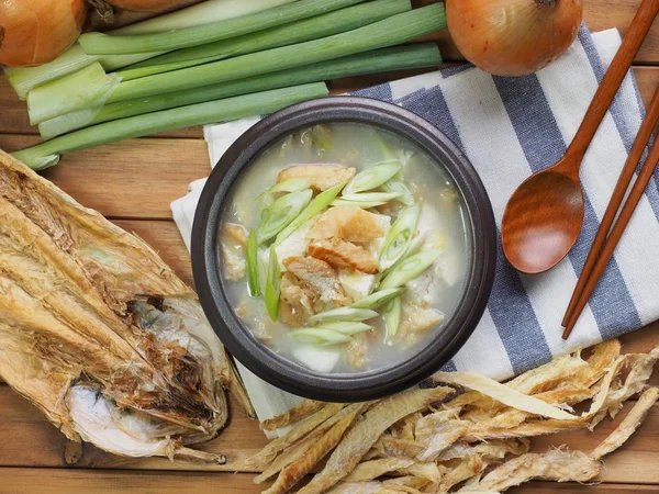 Kore yemeği kurutulmuş kömür balığı çorbası