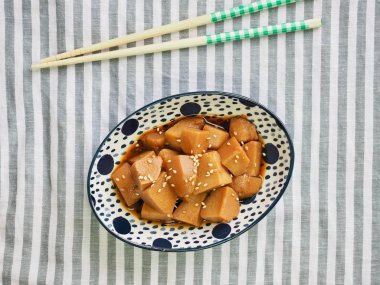 Soya soslu Asya gıda haşlanmış patates