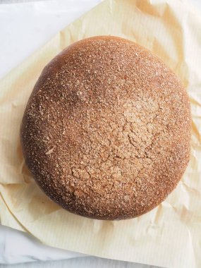 Tam buğday ekmek fırında pişmiş