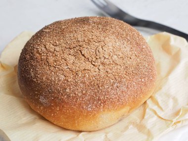 Tam buğday ekmek fırında pişmiş