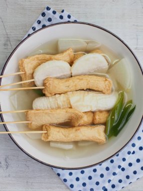 Asya yemeği Balık güveci, eomuk tang