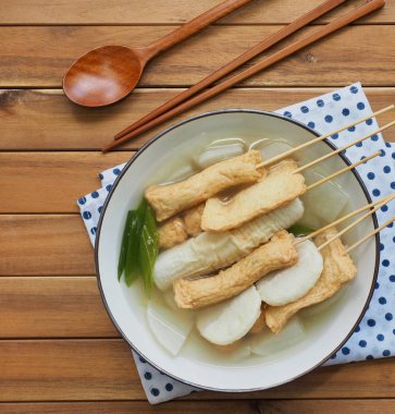 Asya yemeği Balık güveci, eomuk tang