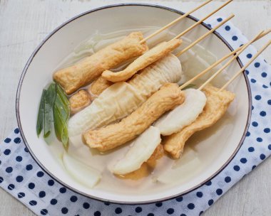 Asya yemeği Balık güveci, eomuk tang