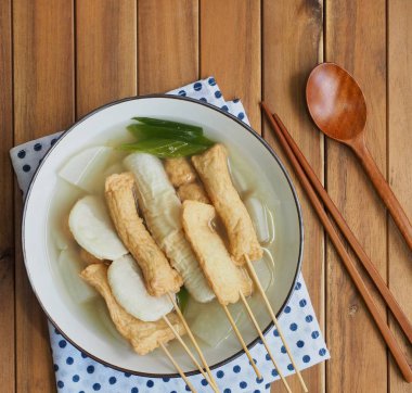 Asya yemeği Balık güveci, eomuk tang