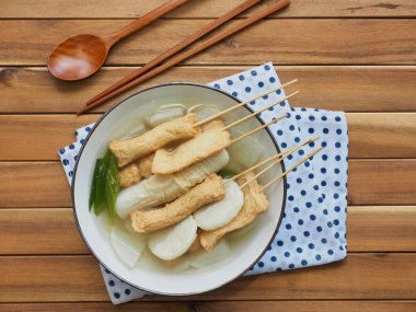 Asya yemeği Balık güveci, eomuk tang