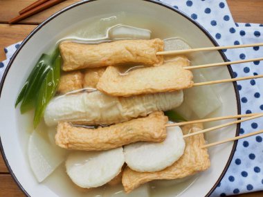 Asya yemeği Balık güveci, eomuk tang