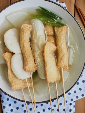 Asya yemeği Balık güveci, eomuk tang