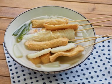 Asya yemeği Balık güveci, eomuk tang